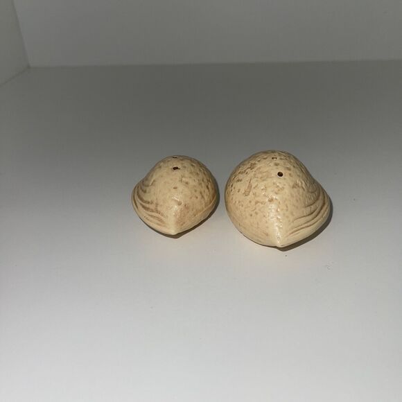 Vintage Beige Seashell Salt Pepper Shakers Ceramic Porcelain Santa Barbra Cali. - Picture 5 of 7